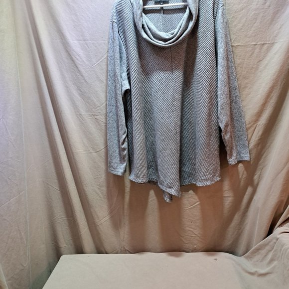 Woman's plus size sweater with cowl neck - Picture 4 of 4